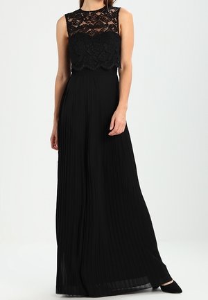 Czarna sukienka maxi z koronkowym gorsetem o falowanym brzegu, plisowaną spódnicą, bez rękawów i gładką teksturą na całej powierzchni.