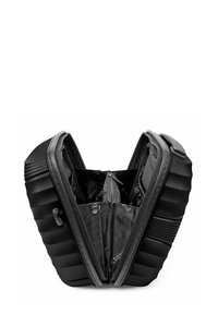 Schwarze Hartschalen-Reisetasche, vollständig geöffnet, die mehrere gepolsterte Fächer und eine zentrale Reißverschlusstasche im Inneren zeigt.