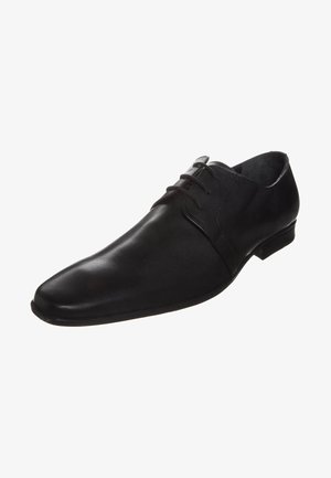 Chaussure habillée en cuir noir avec un bout pointu, un laçage, une texture lisse et un petit talon. Style minimaliste sans logos visibles.
