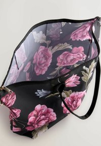 Musthave mustkott musta lillemustriga. Kangas välispind, tõmbluku sulgemine ja kaks tugevat sangaga. Sisemus vooderdatud sama lillemustriga.