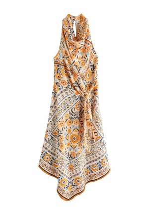Robe sans manches à motifs floraux orange, jaune, bleu et noir, avec col montant, décolleté clé et ceinture à la taille.