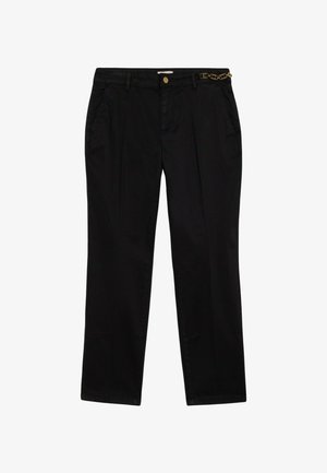 Czarne spodnie o prostym kroju, z przednim zamkiem i zapięciem na guzik, kieszeniami po bokach oraz złotym łańcuchem ozdobnym na pasku.