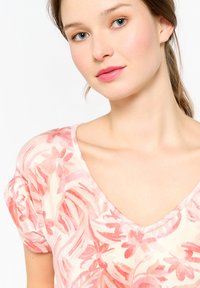 LolaLiza WITH LEAF - Marškinėliai su spaudiniu - nude pink