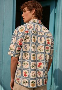 Next SHORT SLEEVE FLORAL - REGULAR FIT - Pluus - blue
