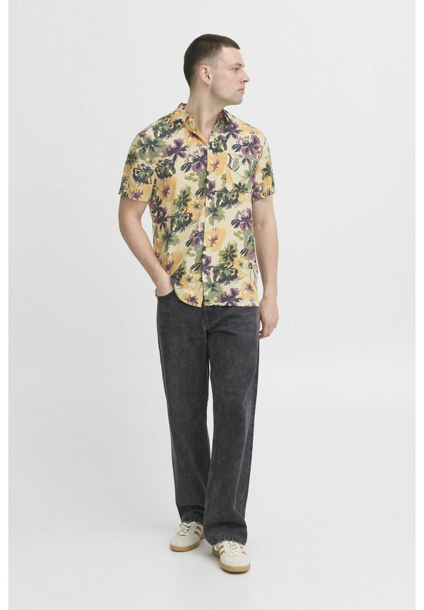 BHATLE - Shirt - bleached sand3