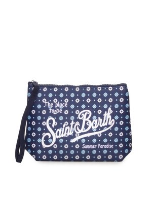 Pochette blu navy con cerniera e cinturino da polso, decorata con piccoli fiori blu e bianchi, testo: "The place to be Saint Barth Summer Paradise."