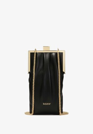 Borsa a pochette nera in pelle con una cornice dorata, dotata di una tracolla a catena e di un design a pieghe. Logo del marchio "kazar" impresso sul davanti.