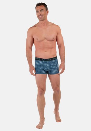 Blau gemusterte Boxershorts mit einem schwarzen elastischen Bund, mit einem geometrischen Design und einer engen Passform. Das Material wirkt glatt und dehnbar.