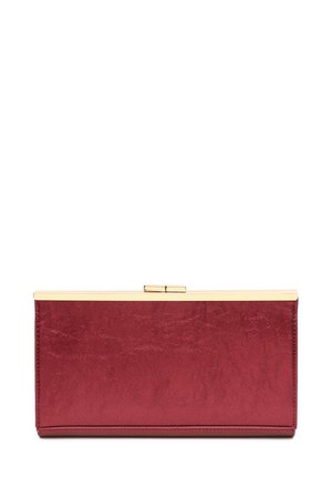 Maroon clutch-lompakko, jossa on tyylikäs muotoilu, tekstiilipinta ja kultainen metallilukko sulkemista varten.