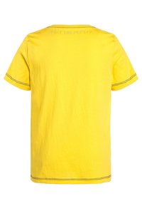 Keltainen puuvillainen T-paita, jossa on lyhyet hihat, pyöreä pääntie ja kontrastisaumaus. Takakauluksen kohdalla on kohokuvioitu teksti "THIS IS LEGEND".