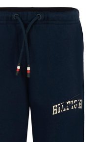 Navyblauwe sweatpants van zacht katoen, met een trekkoord in de taille en een roomkleurig logo op de bovenbeen met contrasterende accenten.