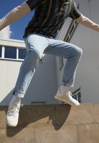 Levi's® 511 SLIM - Calças de ganga justas - medium indigo worn in