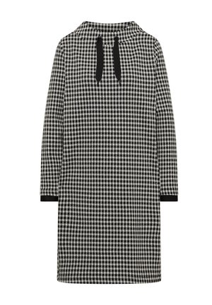 Hoodie šaty s dlouhým rukávem v černobílé kostkované úpravě s černými šňůrkami a černými manžetami na bílém pozadí.