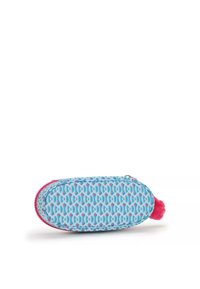 Astuccio con cerniera di colore blu con motivo geometrico, dotato di dettagli rosa e un morbido pom-pom su un'estremità. Realizzato in tessuto resistente.