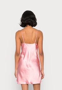 Gina Tricot SATINA COWLNECK - Vestido de cocktail / Vestido de festa - sea pink