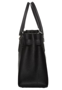 Sac à main structuré noir avec une texture lisse, courtes poignées doubles et deux accents de fermeture à bouton-pression sur le dessus. Forme rectangulaire. Design léger.