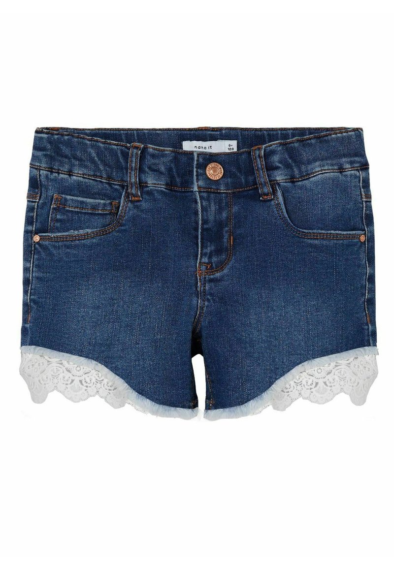 Denim šorti tumši zilā tonī, ar saplēstu apakšmalu un baltu mežģīņu apdari. Iespējamas piecas kabatas un vara poga.