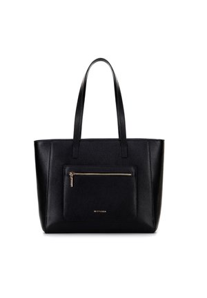 Borsa tote in pelle nera con texture liscia, forma rettangolare, due manici lunghi, tasca frontale con zip e dettaglio del logo inciso.