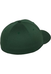 Donkergroen baseballcap met een gestructureerde kroon, een gebogen klep en zes ventilatieopeningen. Gemaakt van textuurstof.