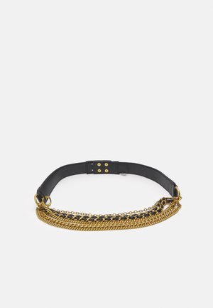 Ceinture en cuir noir avec des chaînes dorées et des bandes de cuir noir entrelacées, dotée de boutons-pression dorés pour la fixation.