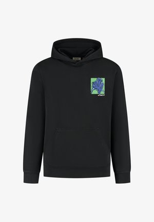 Sort hættepullover med en front kangaroo lomme og et blåt og grønt grafikdesign på brystet. Blødt stof og ribbede manchetter.