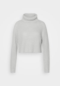 Avskuren, ljusgrå polotröja med ribbat mönster och långa ärmar. Har en bred, vikt krage och enkel stickad design.