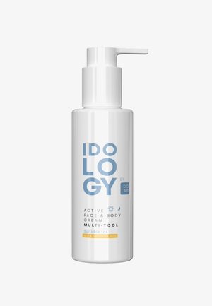 Weiße, zylindrische Flasche mit Pumpspender. Blaue und schwarze Schrift enthält "IDOL GY von IDO LAB" sowie Produktdetails. Geeignet für trockene, empfindliche Haut.