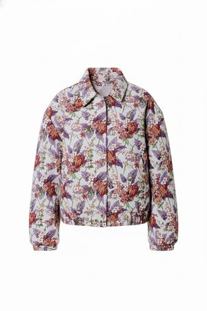 Chaqueta con estampado floral, cuello con solapa, cintura elástica y mangas largas de corte holgado, en una mezcla de tonos púrpura y rojo.