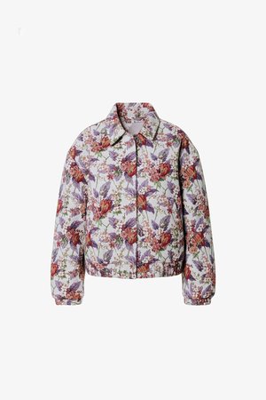 Chaqueta con estampado floral, cuello con solapa, cintura elástica y mangas largas de corte holgado, en una mezcla de tonos púrpura y rojo.