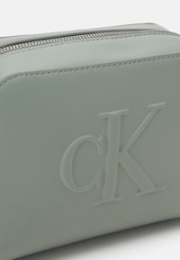 Calvin Klein Jeans SCULPTED CAMERA BAG - Borsa a tracolla - slate gray