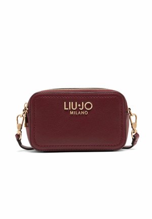 Piccola borsa a tracolla rettangolare in pelle bordeaux con zipper dorata, tracolla staccabile e logo "Liu Jo Milano" sulla parte frontale.
