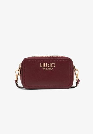 Mala v majhni pravokotni obliki iz burgundske usnje s zlatim zadrgo, odstranljivim trakom in logotipom "Liu Jo Milano" spredaj.