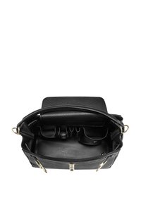 Borsa a mano in pelle nera con hardware dorato, design strutturato e più scomparti interni per l'organizzazione. Texture liscia, vista dall'alto aperta.
