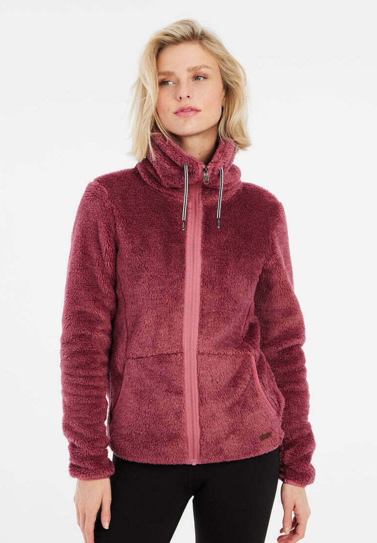 Giacca in fleece con zip di colore rosa scuro, caratterizzata da un alto collo, due tasche frontali e una finitura morbida e texturizzata. Coulisse sul cappuccio.