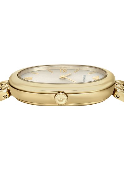 Goldfarbene ovale Uhr mit einem silbernen Zifferblatt, minimalen Stundenmarkierungen, einer Krone mit Logo und einem dekorativen Banddesign.