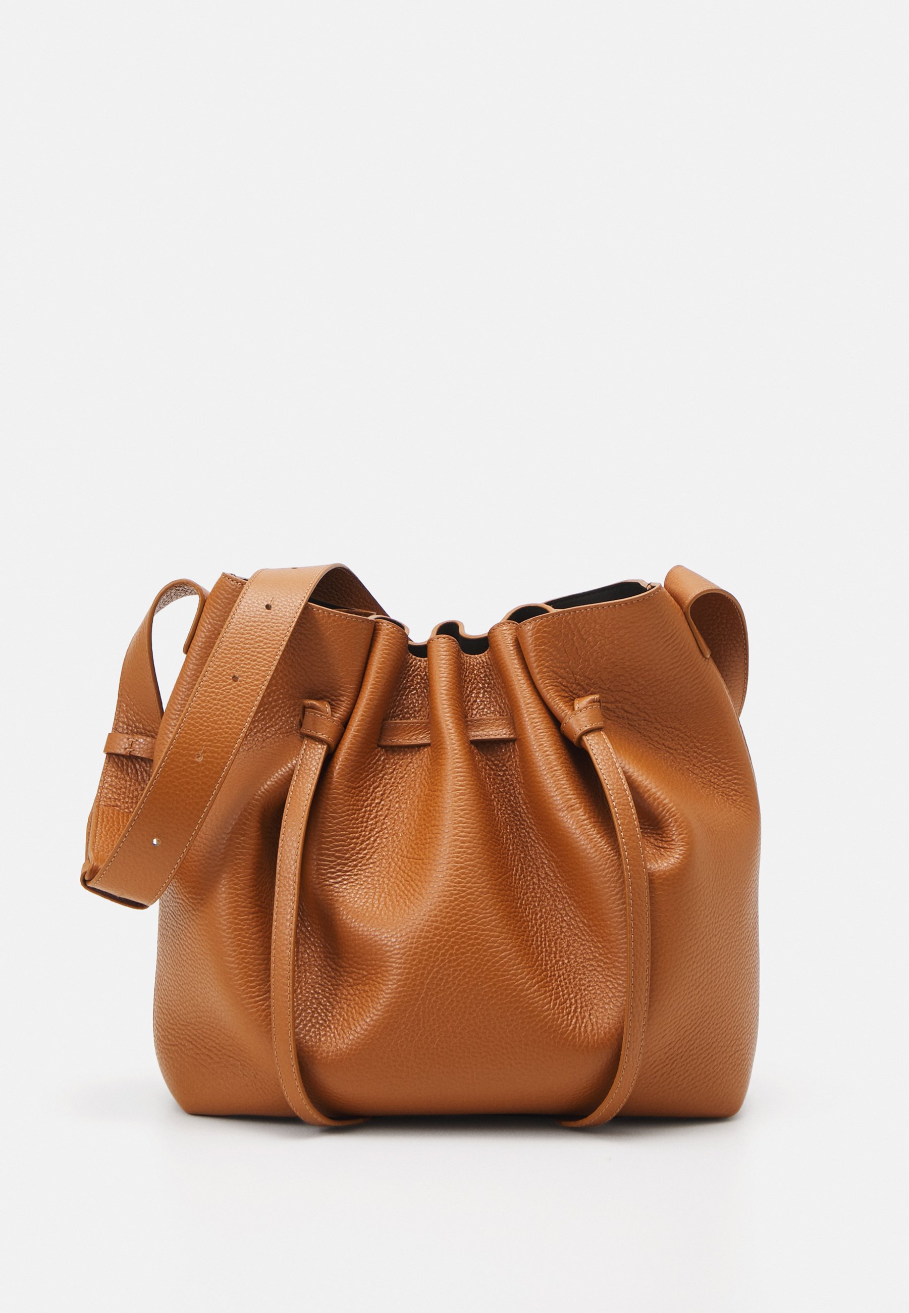 Yuzefi SCALLOP LARGE BUCKET Handbag cinnamon/cognac Zalando
