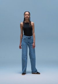 ONLY ONLJUICY WIDE LEG - Wide leg - light blue denim