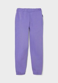 Lila Jogginghose mit einem elastischen Bund, zwei Seitentaschen und elastischen Bündchen an den Knöcheln. Weicher Stoff und gerades Bein-Design.