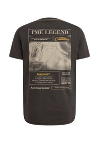 Camiseta de algodón gris oscuro con un estampado gráfico de un avión de carga y texto sobre aviación. Manga corta y cuello redondo.