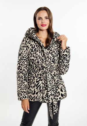 Leopardenmuster Pufferjacke mit Kapuze, tailliertem Bund und zwei Fronttaschen; hat eine beige Grundfarbe mit schwarzen Flecken. Strukturierter Stoff.