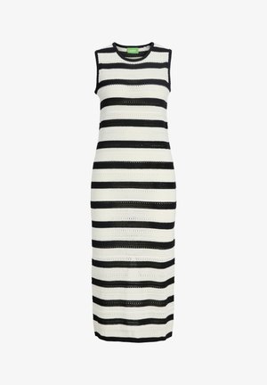 Vestido de punto sin mangas hasta la rodilla con rayas horizontales en blanco y negro y escote redondo.