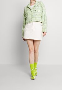 Missguided Lehká bunda - green