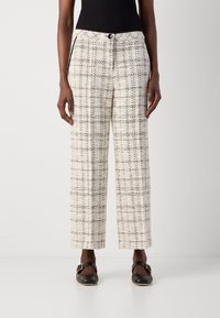 Pantaloni a gamba larga in un motivo a quadri crema e nero, tessuto testurizzato, con chiusura frontale a bottone e tasche laterali.