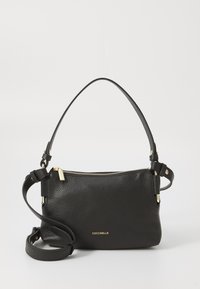 Borsa a mano nera in pelle con superficie testurizzata, hardware in tonalità oro, chiusura a zip e tracolla regolabile. Dimensioni piccole, forma rettangolare.