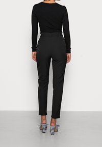 Vero Moda Kalhoty - black