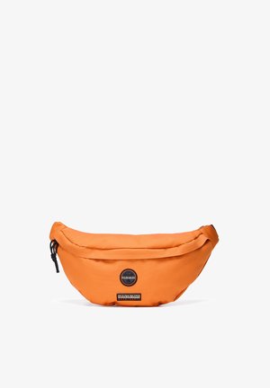 Marsupio arancione realizzato in tessuto resistente, caratterizzato da una forma arrotondata, una tracolla regolabile e dettagli con logo sul pannello frontale.