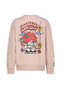 Rosa Sweatshirt mit einem Grafikdesign eines lächelnden Pilzes, umgeben von Blumen und dem Text "Feier sonnige Tage" auf der Rückseite. Glatte Textur.