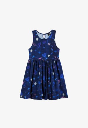 Bezrukávové tmavomodré šaty s nariasenou sukňou, zdobené svetlomodrými, fialovými a bielymi kvetinovými vzormi a malým logom srdca na hrudi.