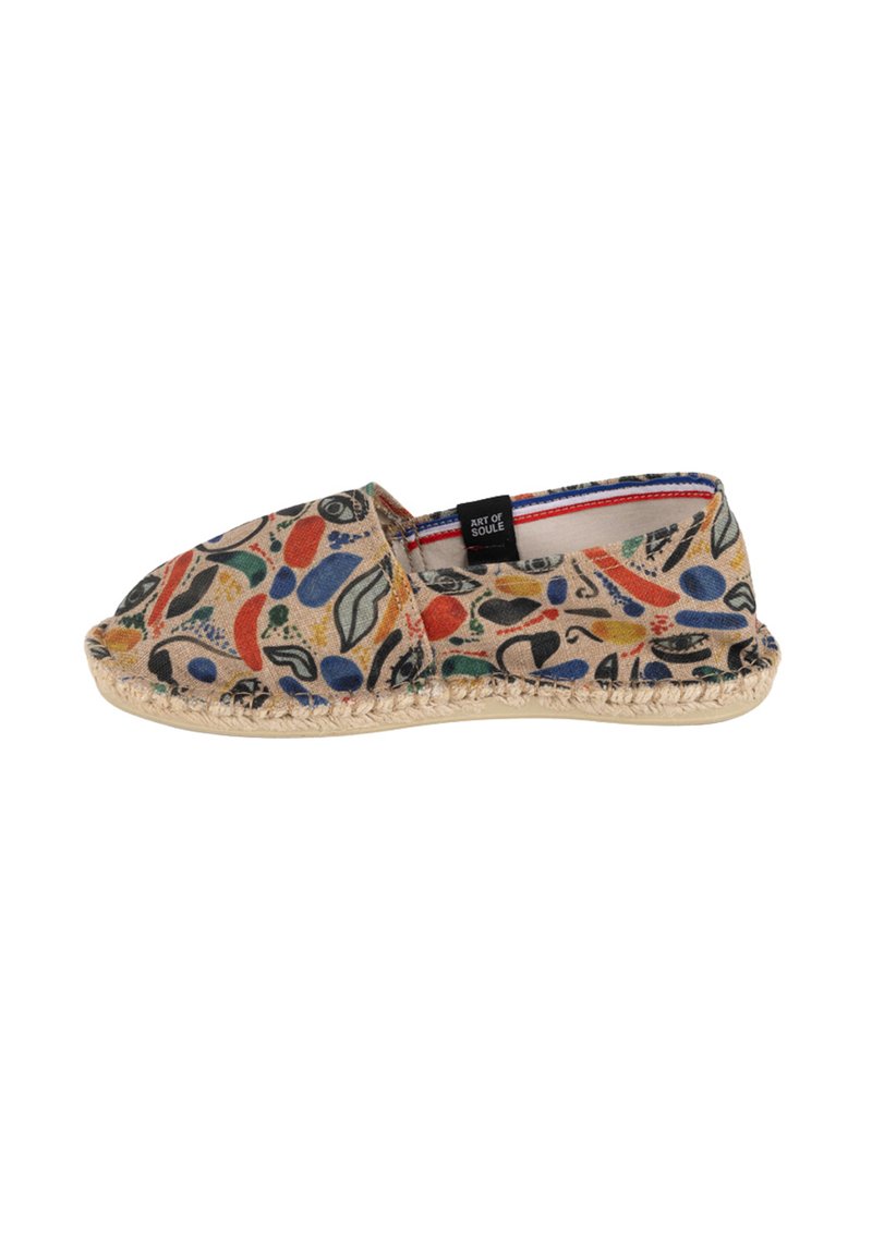 Chausson style espadrille en toile beige, présentant des motifs abstraits colorés. Semelle en corde de jute naturelle avec un bord cousu, doublure intérieure douce.