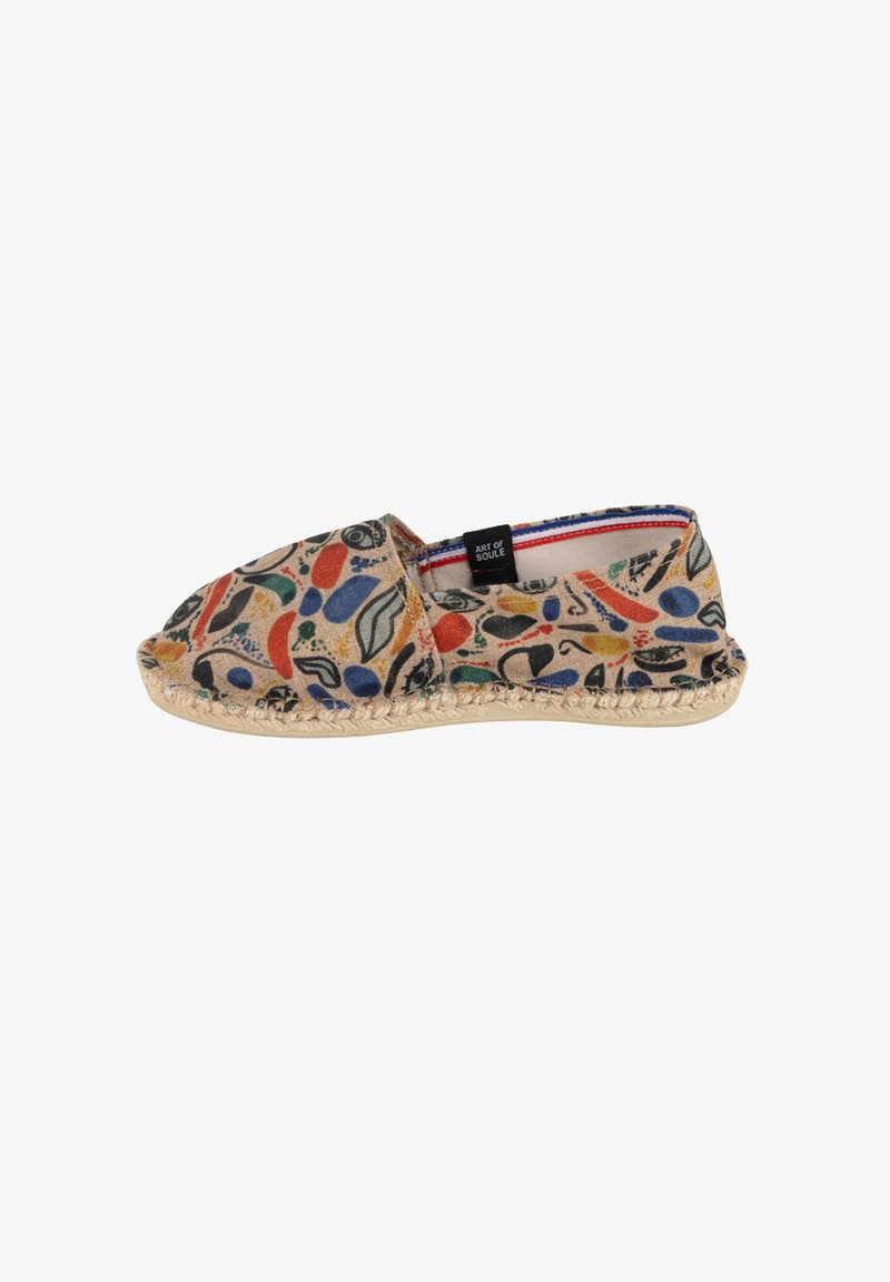 Chausson style espadrille en toile beige, présentant des motifs abstraits colorés. Semelle en corde de jute naturelle avec un bord cousu, doublure intérieure douce.